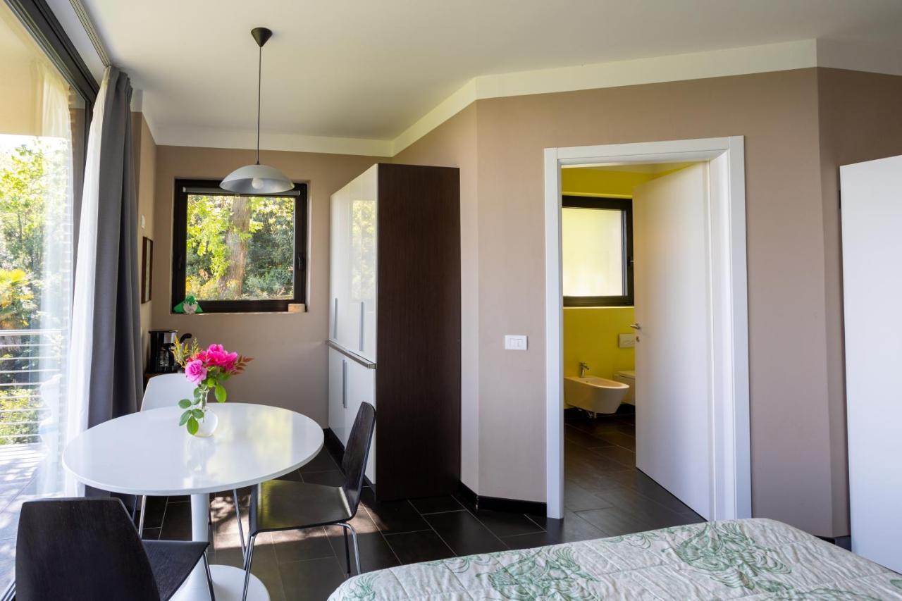 La Torretta Studios & Suite Lesa Exterior foto