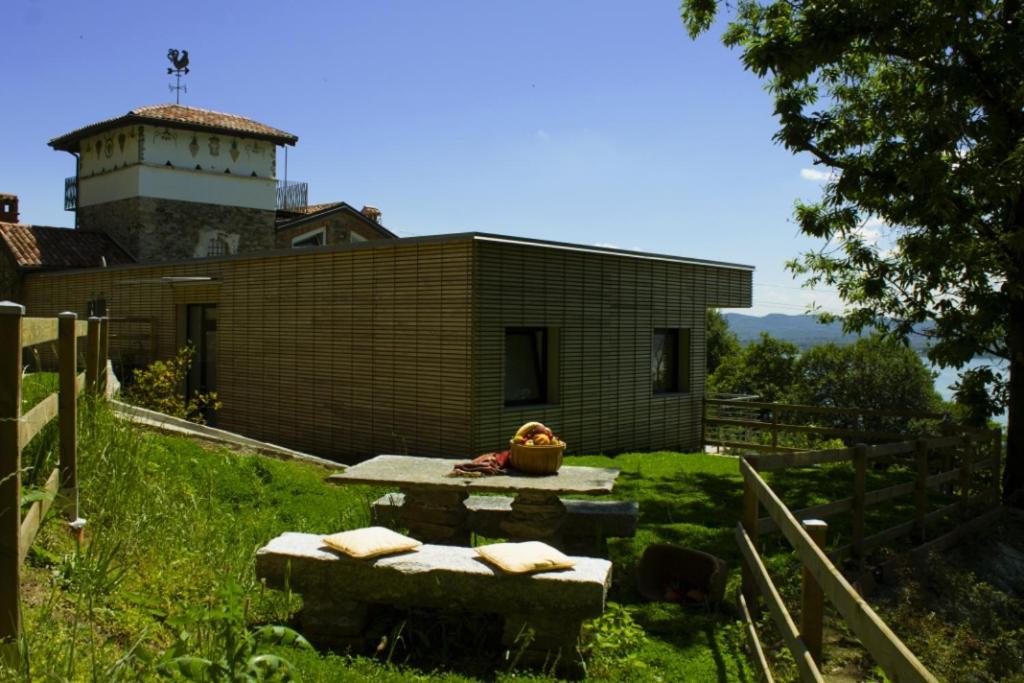 La Torretta Studios & Suite Lesa Exterior foto